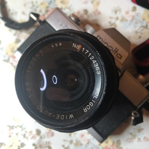 Vintage 1970s Minolta SRT 200 with Soligor Wide Auto Lens - Picture 3 of 8